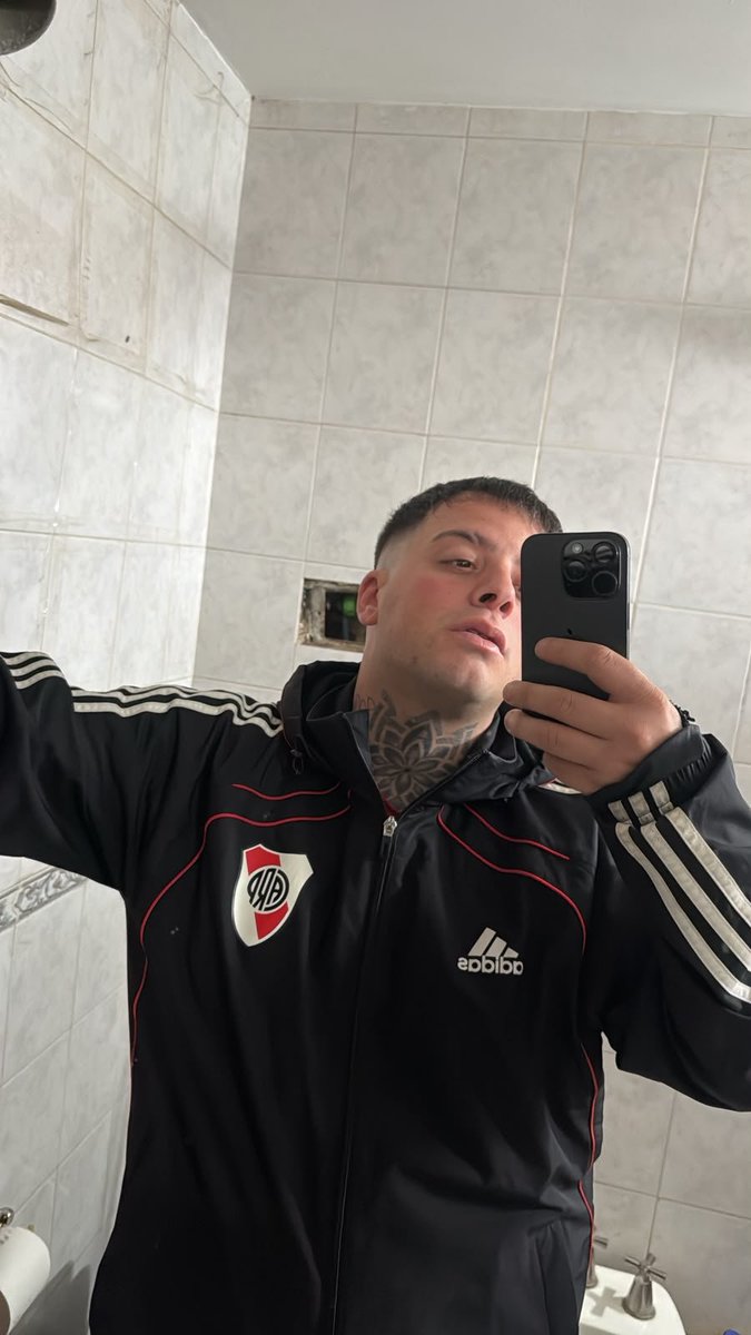 LautiiBlanco's tweet photo. 🤍❤️🤍🐔

#RiverPlate #CARP #LBDT https://t.co/6YyeLGMT8E
