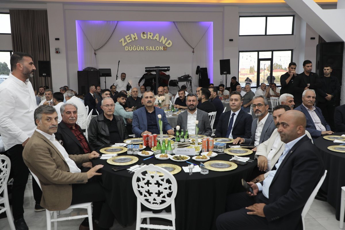 Dtilhamiyildiz's tweet photo. Ağrı Ticaret ve Sanayi Odası Yönetim Kurulu Başkanımız Sayın Saim Alpaslan’ın kıymetli oğlu Yusuf’un düğün törenine katılarak bu güzel günün mutluluğuna ortak olduk.

Yusuf kardeşimiz ve değerli eşine bir ömür boyu sevgi, huzur ve mutluluk diliyor; Alpaslan ailesi başta olmak üzere her iki aileyi de gönülden tebrik ediyorum.