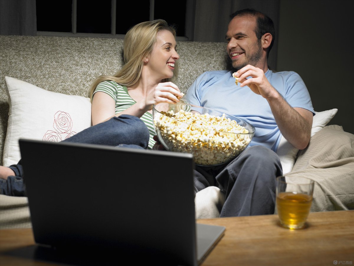 whiso3612's tweet photo. Just stole my girl’s fries during movie night, she flicked popcorn at my hair—best 90 mins of the week https://t.co/MRAtUyxvrv