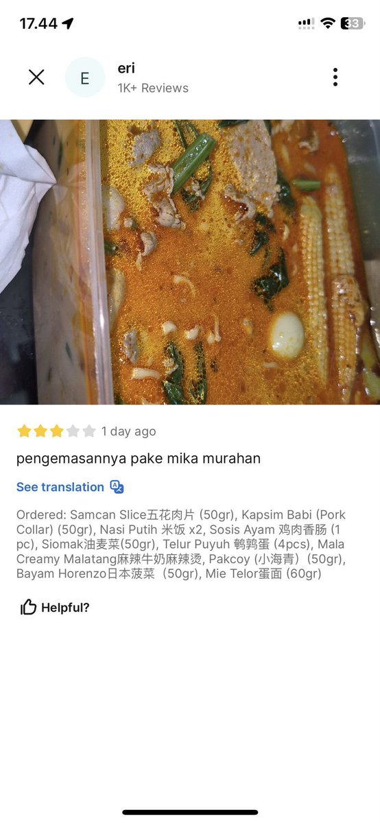mamahmuda1_'s tweet photo. Untuk pelaku fnb pemula, ini contoh customer yg membawa malapetaka ya.

Teruntuk kak Eri yang memberi review bintang 3 di grab food Yoyo Malatang tgl 21/8/26, 
Sy sbg owner yoyo malatang berharap km tdk pernah buka usaha fnb ya agar tdk tau rasanya bintang 3 perkara “mika murahan”

1. Packaging yg kami pakai adalah Thinwall, bukan MIKA, yg sm sekali tdk murahan ataupun lembek , thinwall standart food packaging dgn harga 3.500 rupiah yg ditanggung resto tanpa biaya tambahan untuk pembeli.

2. Box thinwall yg kami gunakan SAMA seperti box thinwall restoran legendaris Angke yg sdh tersohor. Disaat resto2 lain sdh ada yg menambahkan extra charga utk packaging, yoyo malatang masih belum memberikan biaya khusus packaging.

3. Apakah box pecah selama pengantaran oleh kurir? Apakah ada yg bocor? Apakah ada yg tumpah?
Sy liat di foto box thinwall nya masih kokoh sempurna sbg wadah makanan nya, jd masalahnya dmn?

4. Perkara “mika murahan” yg sangat objektif itu, performa grab food kami turun dan sgt mempengaruhi operasional resto. 

Apabila ka Eri sdh menggunakan smartphone, kiranya jempol anda jg cukup smart dlm meninggalkan komentar atau bintang. 

Sekian dan terima kasih.
Sincerely, yoyo malatang.