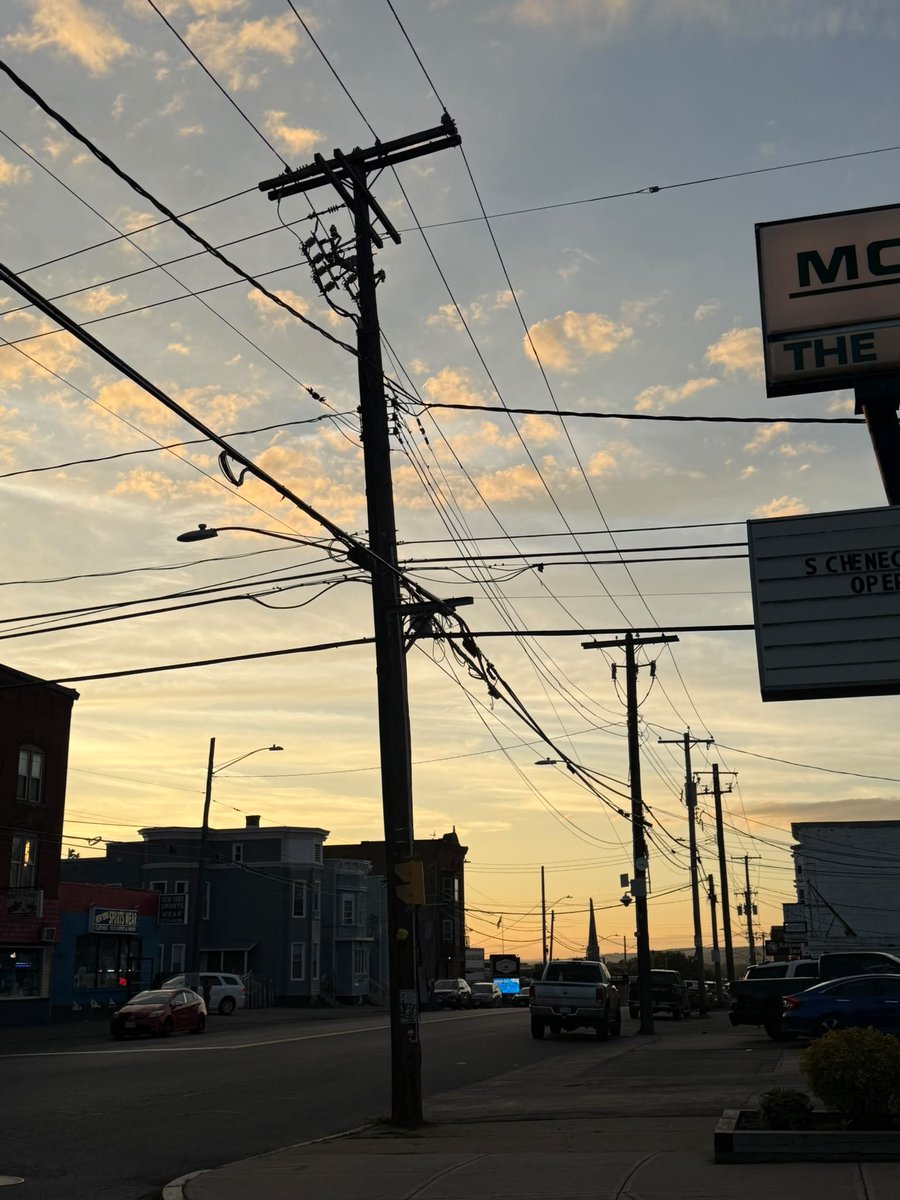 KsVenturez's tweet photo. #naturescenery #nature #sky #clouds #summer #scenery #morning #powerline https://t.co/DF3xRYVMBg