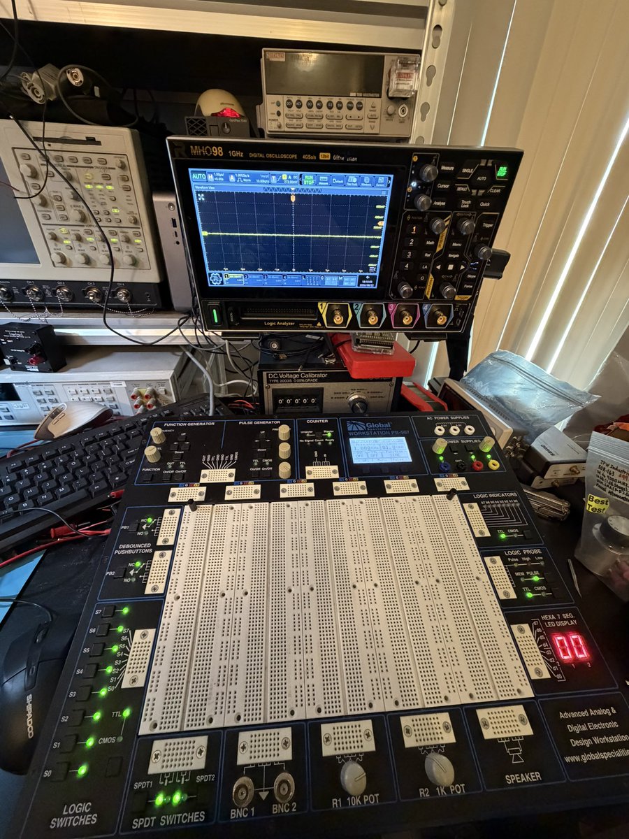 ElectronicsbyJH's tweet photo. Ideal breadboard and scope setup be like: https://t.co/TNZzXU6k98