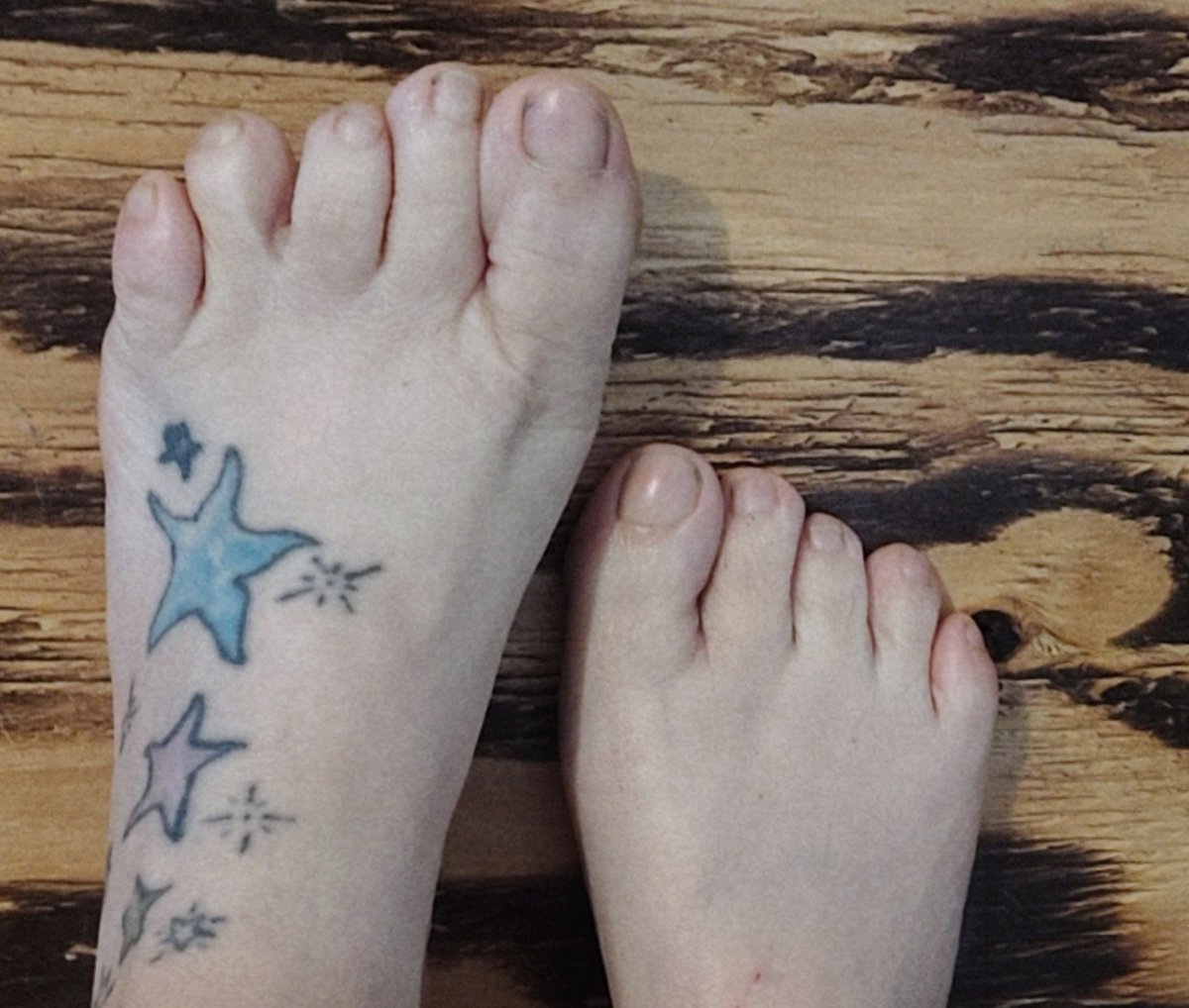 Moonlitsoldvws's tweet photo. Who want to spoil me with a pedicure? You get to pick the color https://t.co/NykkYuKWvj