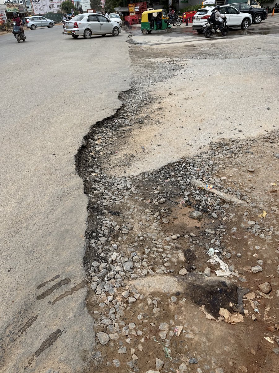 kaushal_deo21's tweet photo. This is a dangerous spot right in front of Brigade Cornerstone Utopia. Please don’t wait for something to happen to fix this absurd construction.
@GBAChiefComm @RisingVarthur @wftrps @WFRising @MALimbavali @ArvindLBJP @GBA_office https://t.co/Y5L8UXfGJP