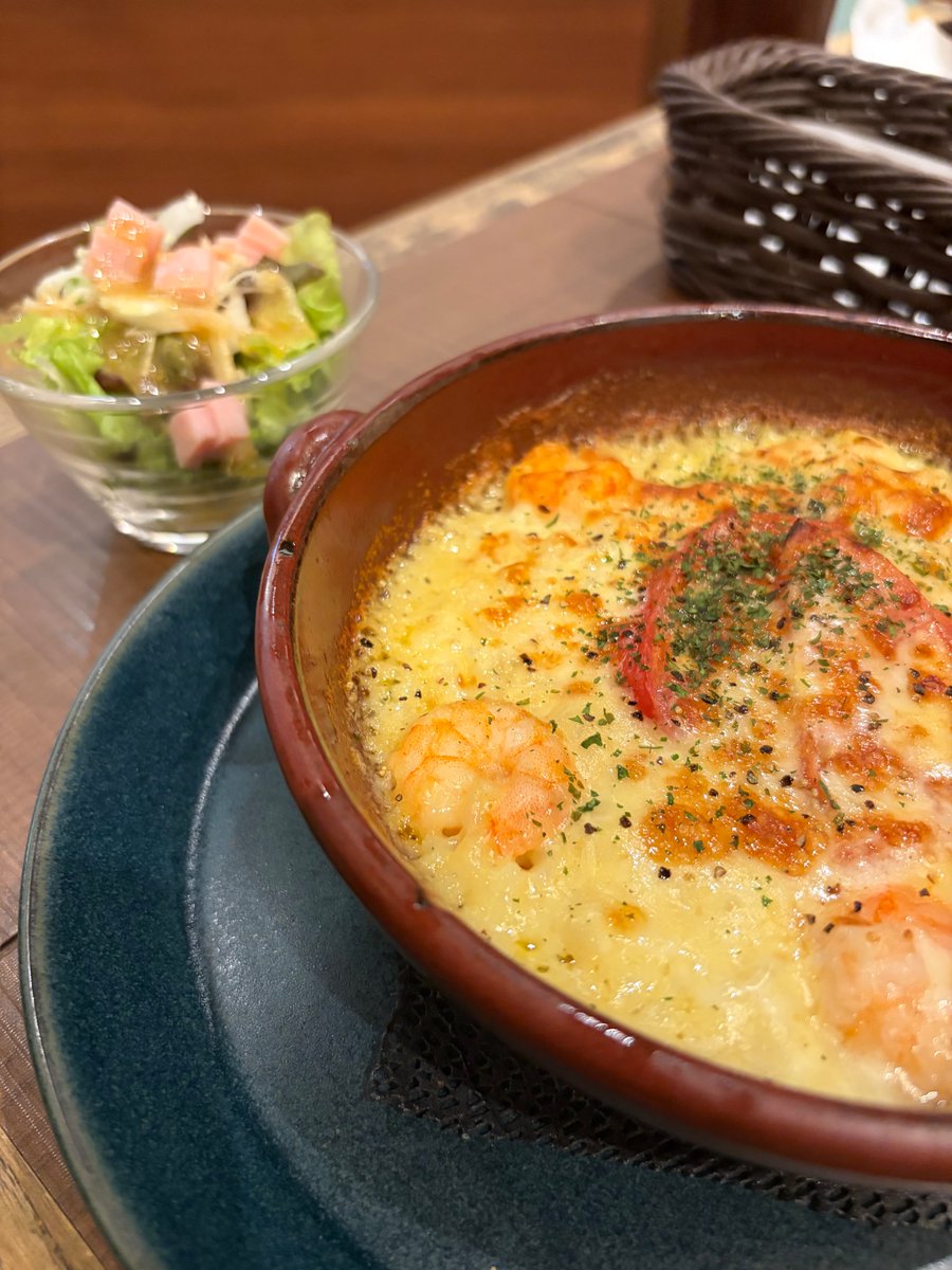 yu_kun3855's tweet photo. おはようございます。
今日もいつも通り、１時起床の僕です。
３時に、＃認知症 の父親が起きてきました。
只今、カラオケ大会をやっております！🤣
まあ、元気な証拠！
嬉しい限りです！笑

昨日、相方と映画を観てきました！
めちゃくちゃいい映画でした！
序盤から泣きまくり！
止まりませんでした https://t.co/jJS0YB3OKR