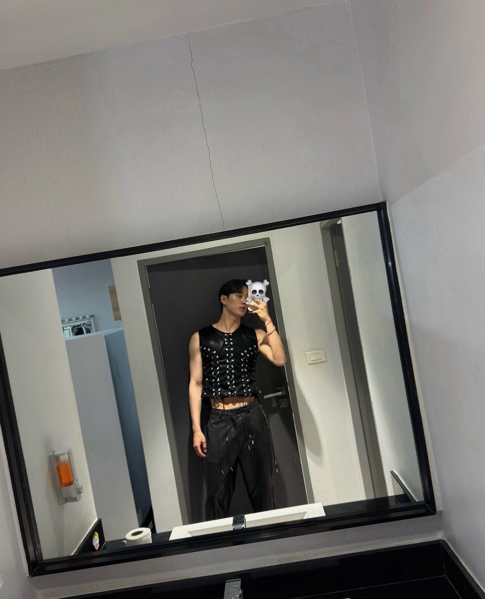kttypond's tweet photo. est pls be an outfit repeater it’s okay!! https://t.co/mmVaqLYGSd