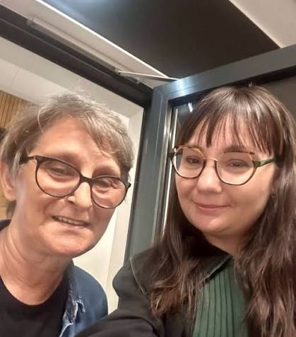 WolnaRadio's tweet photo. Po lewej - pani Izabelę M. z Torunia, która Owsiakowi na Facebooku napisała "giń człeku", co jest cytatem ze Słowackiego, została zatrzymana po kilku godzinach przez policję i ukarana przykładnie przez sąd. 
Po prawej - Ukrainiec, który obraża Polskę i  Polaków oraz zapowiada nam powtórkę z rzezi wołyńskiej, też na Facebooku, spokojnie buja się po wolności, nie niepokojony przez nikogo. 
W Polsce Polak jest obywatelem drugiej kategorii. 
To jest standard rządów Donalda (Polskość to nienormalność) Tuska i jego państwa z dykty i paździerzu.