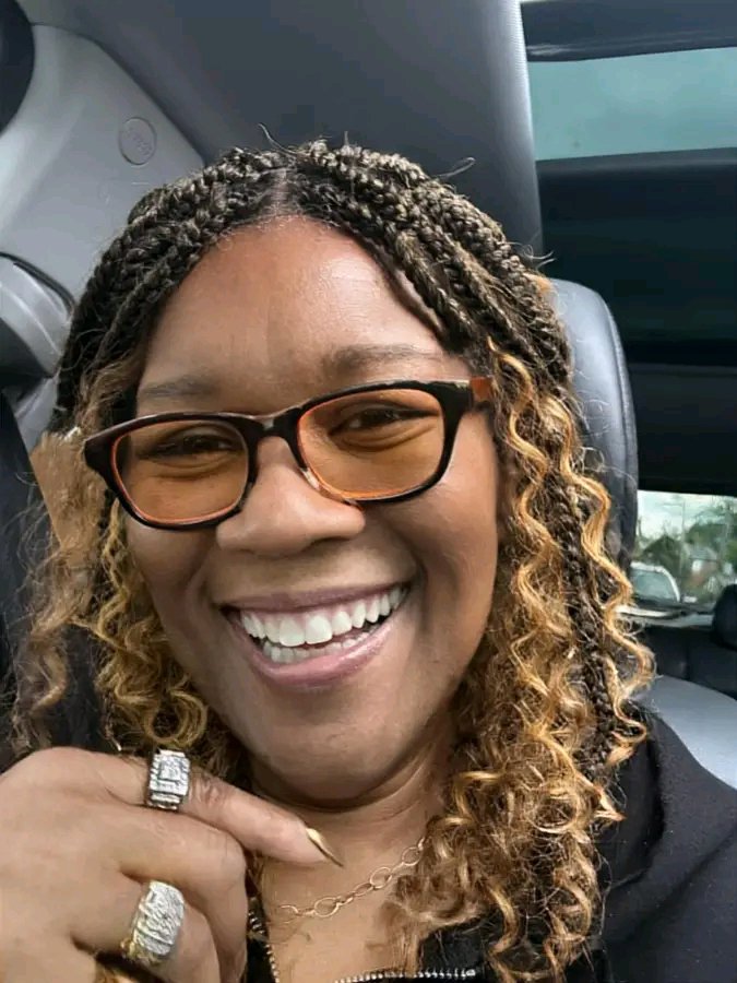 Etoomi7's tweet photo. Proverbs 17:22 reminds us that laughter has the power to heal, so take time to find joy in everyday moments and let a smile transform your day.

Enjoying a moment with my daughter she brings laughter to my heart. ❤️🥰
#laughteristhebestmedicine
#enjoythelittlethings https://t.co/wxRoajpini