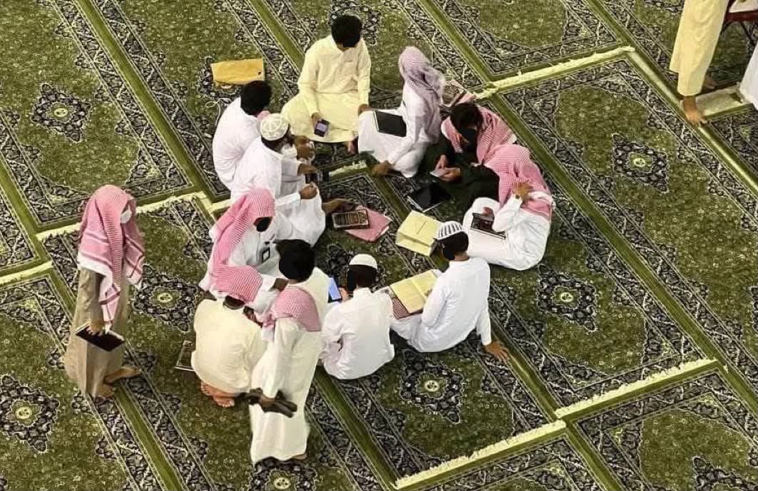 oawiiio's tweet photo. نصِيييييييييييحة من القلبِ للقلب ! 
نِساءً ورجالاً وأطفالاً ..

مع بداية هذه السنة الجديدة المليئة بالخير بإذن الله

أدعوكم للالتحاق بحلقات تحفيظ القرآن الكريم حضوريًا
سواء في الفترة الصباحية أو المسائية

التعليم عن بُعد ممتاز بلا شك

لكن للحضور المباشر أثرٌ لا يُعوض
فأنت هناك .. https://t.co/3WlOpRiWnF