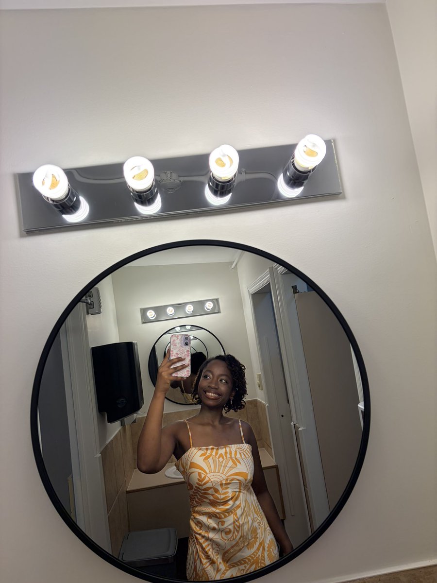 layoneedshelp's tweet photo. I love how I looked today ☀️ https://t.co/8SiIikd8xv