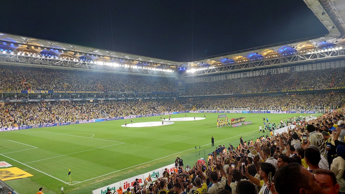 YasarErhan's tweet photo. Konya maçındayız 
Maç yerinde seyredilir, savaş sahada verilir.
Her daim FENERBAHÇE💛💙. https://t.co/yfXLtLYP1b