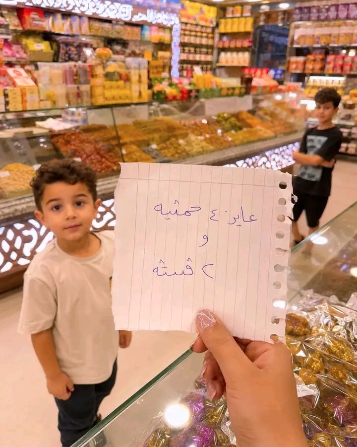 mswldb4's tweet photo. إلحقونا حد يقولنا هو عايز إيه 😂😂 https://t.co/USRgHyg3Ve