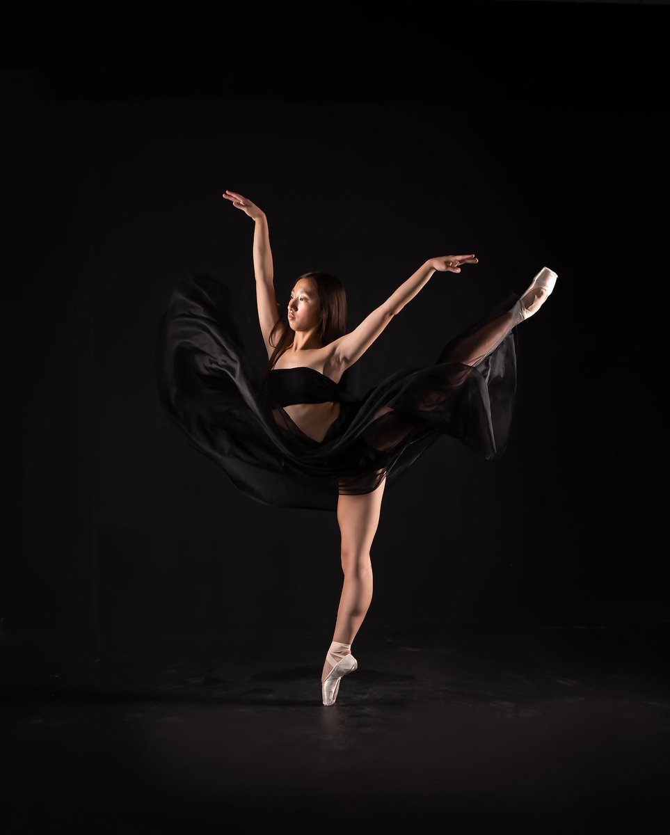 gdavis_dance's tweet photo. I started searching for it, only to notice her little nub wiggling, immediately giving her away. https://t.co/w2i8Dk1PIs