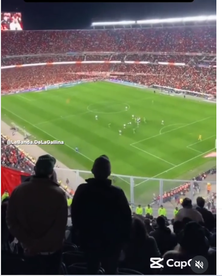 Cuentabardo1's tweet photo. @galera_y @AtaqueFutbolero @lucasconceptss desde ahi ves el partido perfectamente, a diferencia q desde aca jajaj https://t.co/5CPS9TEiMP