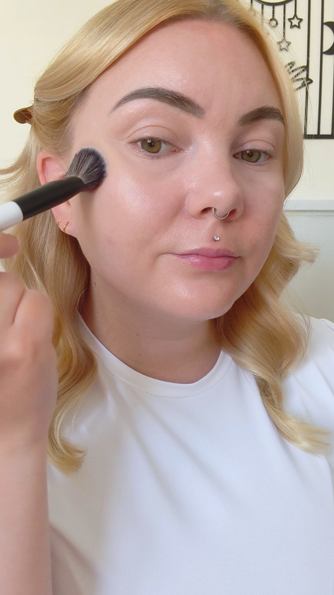 emilylbacon's tweet photo. @ErborianUK cc créme 🤍💦
An upgrade on the classic, this combines the best of makeup and skincare to brighten and balance the completion with added spf 😍
Using shade "porcelain"
#erborian #cccream #colourcorrecting #nomakeupmakeup #skincaremakeup https://t.co/kSMyjtMh0V