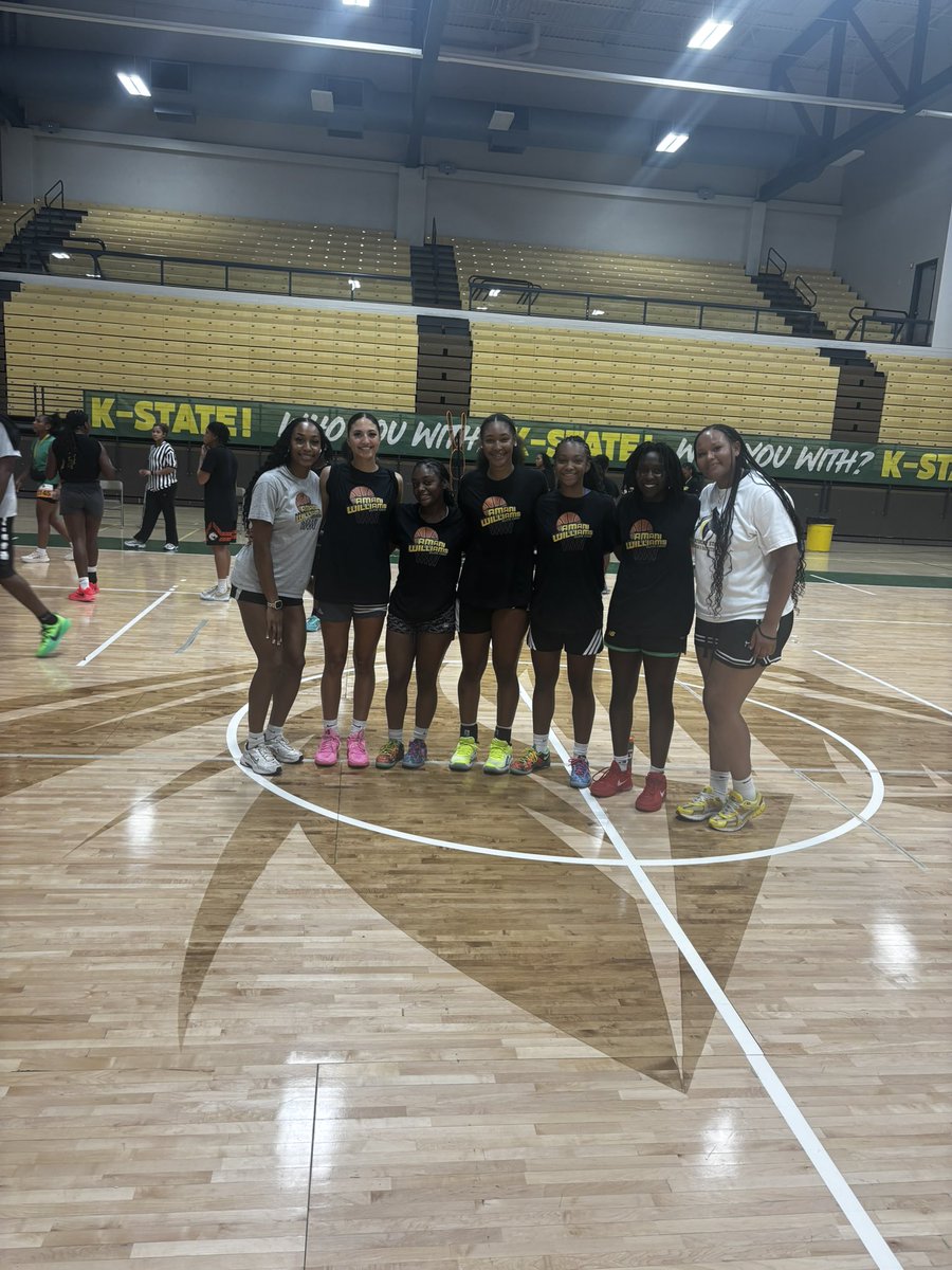 AlannaAnthony11's tweet photo. After a great camp and conversation with coach Amani. I am blessed to receive an offer to continue my academic and athletic career at Kentucky State University!  
@FHSLadyTigersBB @CoachAmaniW @bball_chasers @PGHChristopher https://t.co/4dVxDu0e5M