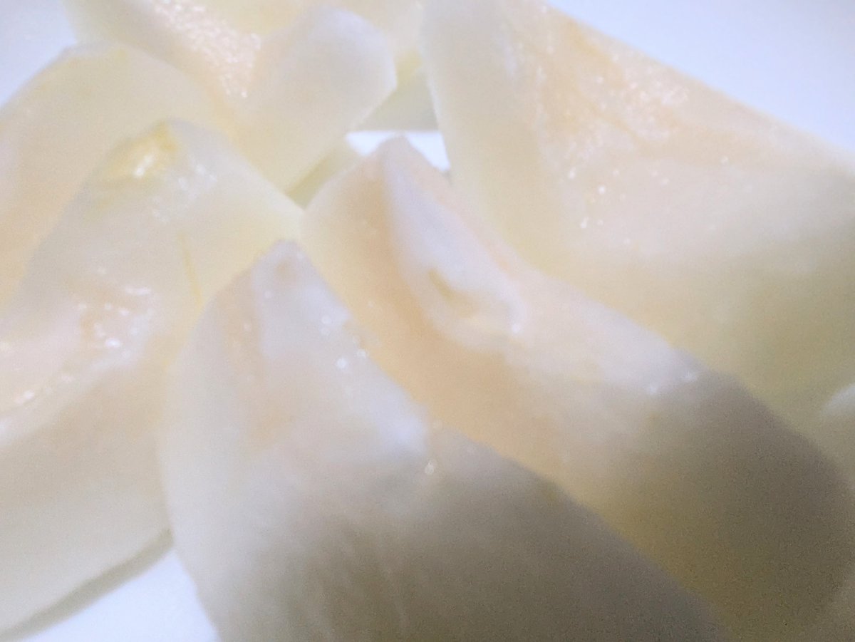 mofytabi's tweet photo. けっこう揺れた…！

子供がこわがってもう眠れないというので、こんな時間だけど梨をむいていただきました。

落ち着くといいな https://t.co/exCjZUvMWf