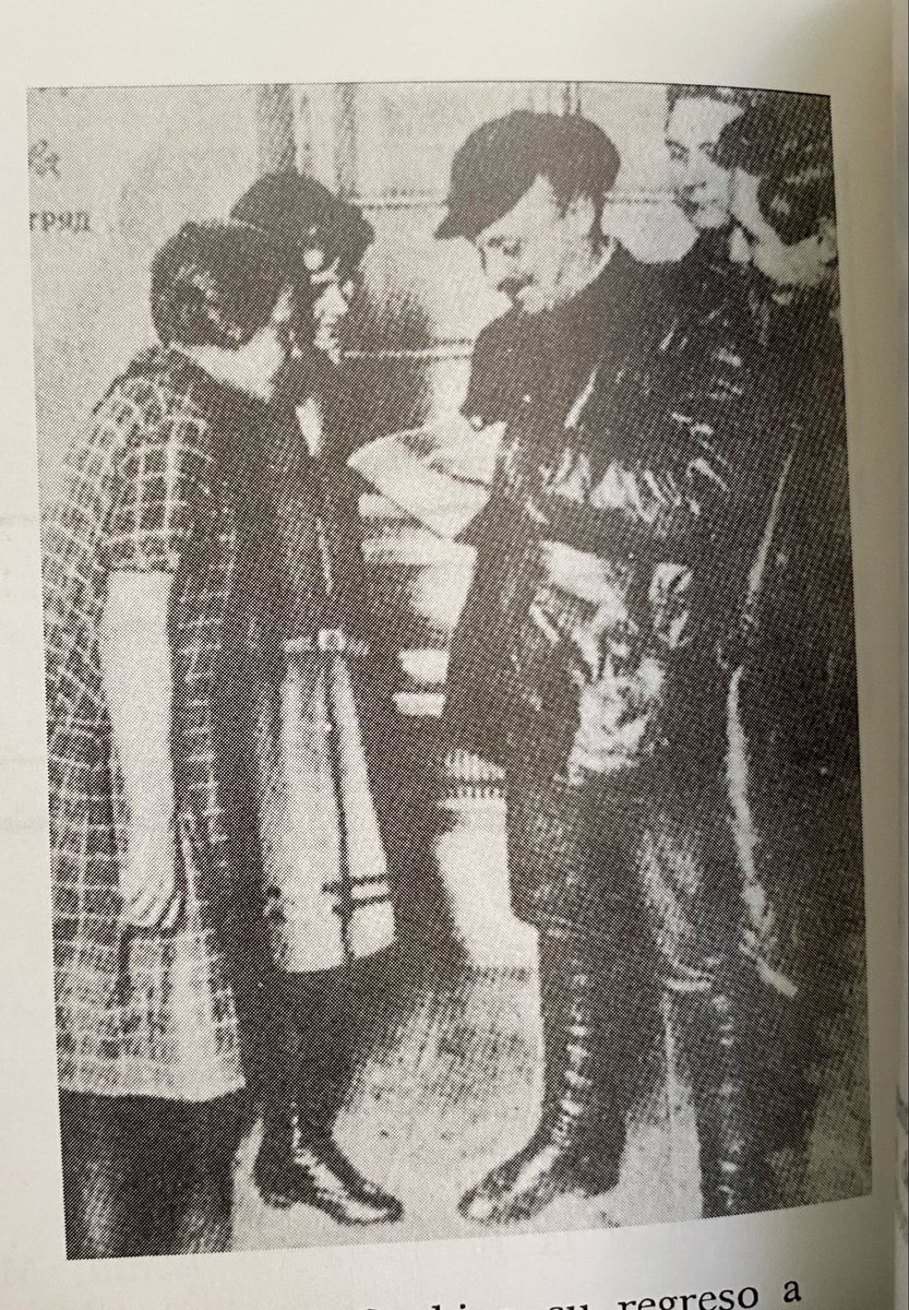 loadupyourgun's tweet photo. Bujarin comprometiéndose por escrito ante representantes de las Juventudes Comunistas a que va a dejar de fumar (1928): https://t.co/GW7WW9J7RX