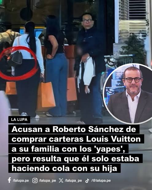 LuvinaPE's tweet photo. Estas dos noticias las vi en muchos programas periodísticos, y en esos casos nadie salió con el discurso de “respeten su vida privada”.

Pero Hildebrandt se pone a investigar a la presidenta Keiko Fujimori, y ahí sí los grandes defensores de la democracia se ofenden🤷🏻‍♂️ https://t.co/4jLXwxyTnF