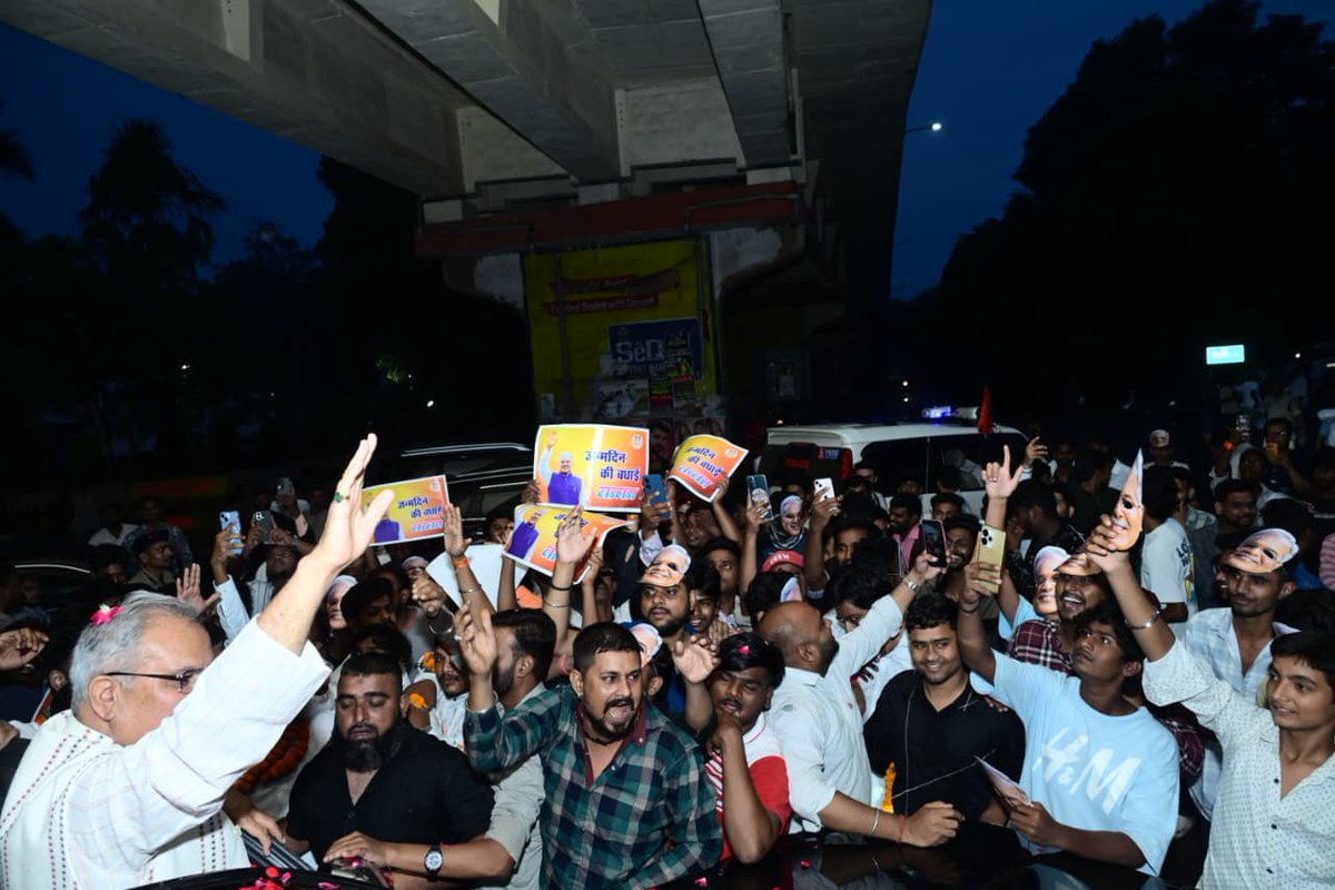 bhupeshbaghel's tweet photo. इक्विपमेंट चौक, भिलाई आगमन पर कांग्रेस के साथियों द्वारा आत्मीय स्वागत एवं जन्मदिन की शुभकामनाओं के लिए आभार। https://t.co/PXtbLupujD