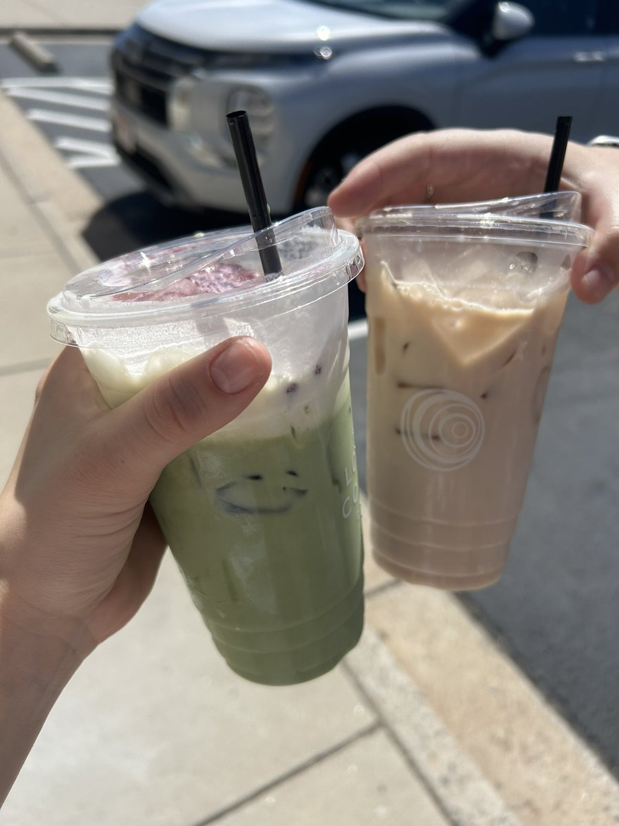 h12003441's tweet photo. matcha and toast and my friend https://t.co/jRIVtG1Ke9
