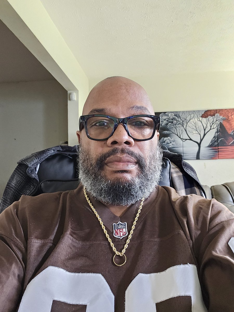 SpringGlockguy's tweet photo. Game day https://t.co/YcwBB3GjVu