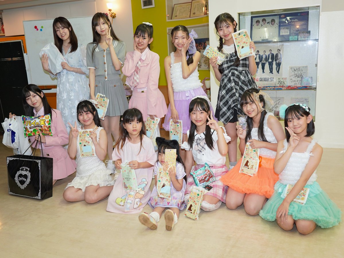 santa777sp's tweet photo. 2026.08.22
ACTORS STUDIO
スタジオ LIVE
【集合写真】L→R
(後列)
#いはらほのか
#伊澤すみれ
#cocone
#上山玖々理
#浅利柊紗聖
(前列)
#AIKI
#中村心音
#前川風羽(ふわり)🆕
#秋月陽心
#村上陽菜
#髙坂愛奈
#板谷優月
(敬称略)
#アクターズ札幌
#アクターズスタジオ北海道本部 https://t.co/fcPyUUvlxT
