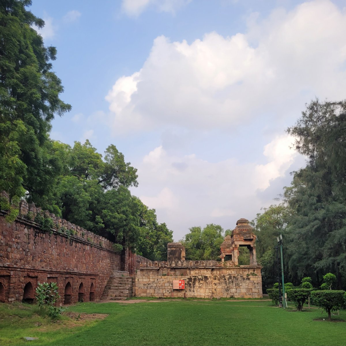TravelTimez's tweet photo. Evening at Lodi Garden. https://t.co/8jF7hVwUKz