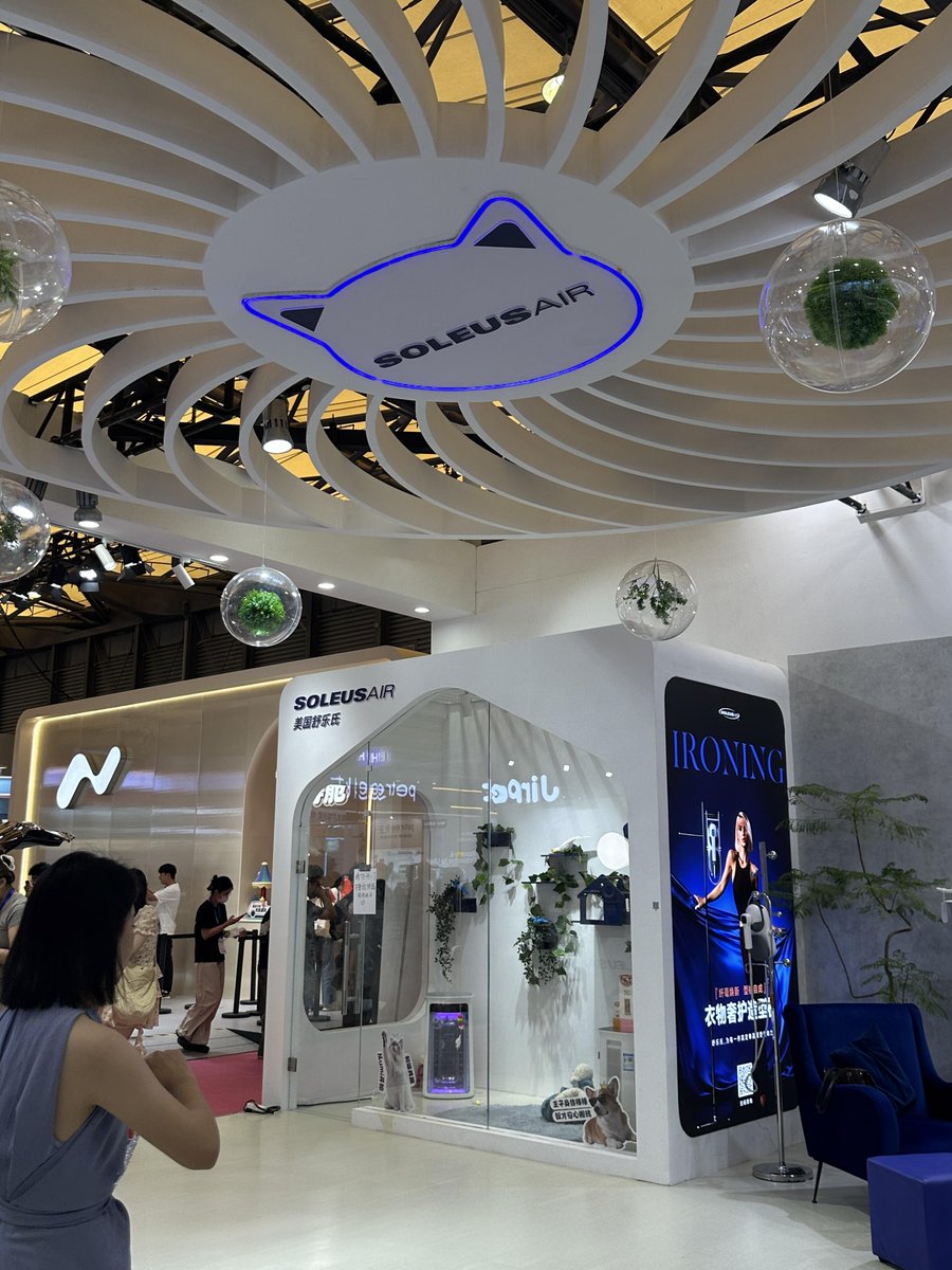 DipupL's tweet photo. 周末约个成熟稳重的男士一起逛亚宠展，听说今天是最后一天，去凑凑热闹拍拍照。上海这么大，总能碰到个聊得来的吧？有缘再慢慢了解 #上海 https://t.co/uTCxeThIz6