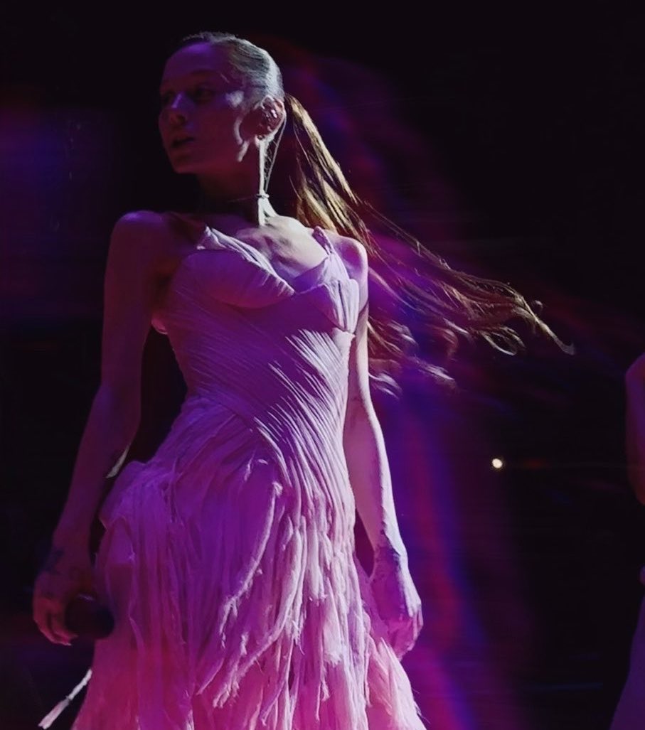 kbfnswt's tweet photo. 🚨| Ariana Grande’s eternal sunshine tour is going to officially end "SOON" https://t.co/YFS0FYfIK5