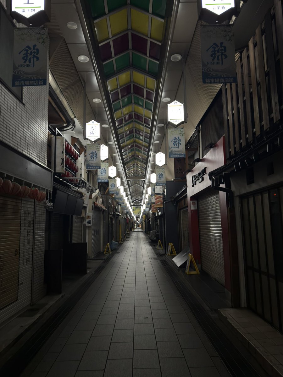 longzkst's tweet photo. 新京極と錦市場も「し〜ん」 https://t.co/Zcm1pS2q5z
