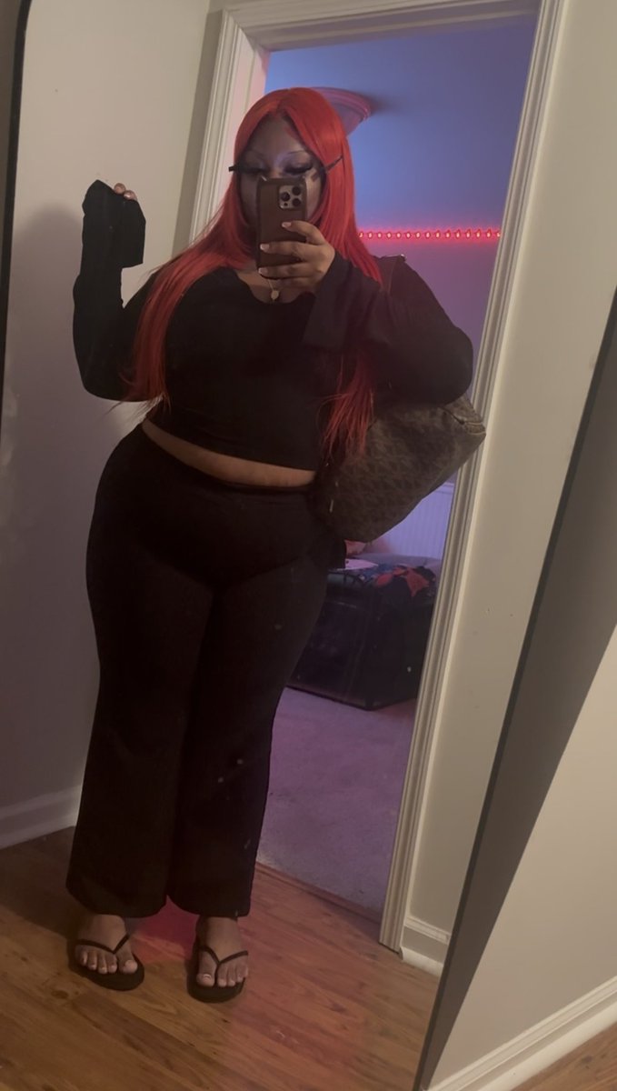 killforbri's tweet photo. i loveeeee the mirror https://t.co/FEDPqk4vSR