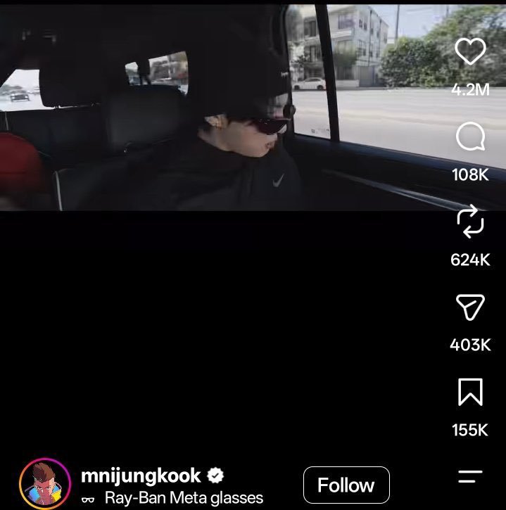 RottenPopUpdt's tweet photo. Jungkook is endorsing the use of Meta Glasses.

His fans have harassed other artists for doing the same. https://t.co/m9RwEQ5RMO