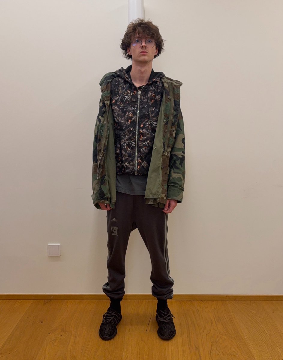 DodoFits's tweet photo. I was bored and tried styling a Yeezy Season fit https://t.co/K4XW82lBQJ