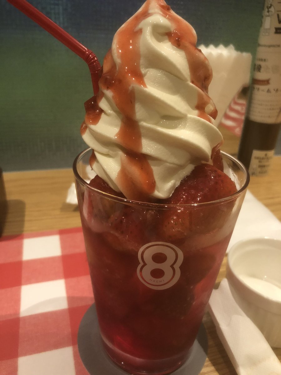19_MIYABIN's tweet photo. パフェ https://t.co/BaAuALalPF