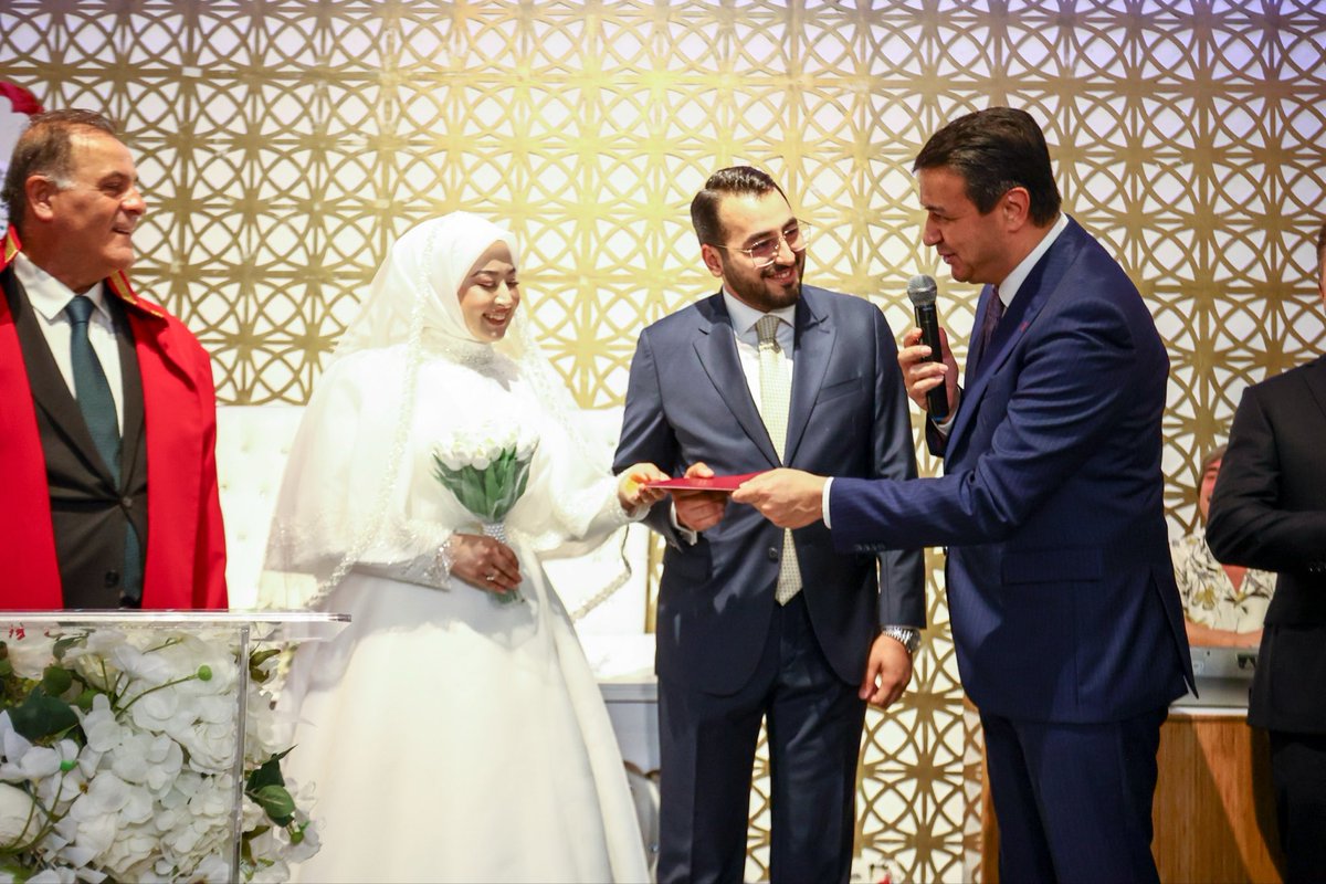 akdagoglufatih's tweet photo. Genel Başkanımız Sn. Mahmut Arıkan bey ile, İstanbul İl Başkanımız Tuğrul Yalçınkaya’nın kıymetli evladı Emre ile Zeynep’in düğün merasimine şahitlik ettik.

Genç çiftimize bir ömür boyu sağlık, huzur ve iki cihan saadeti dileriz. https://t.co/S0HE4iuJD6