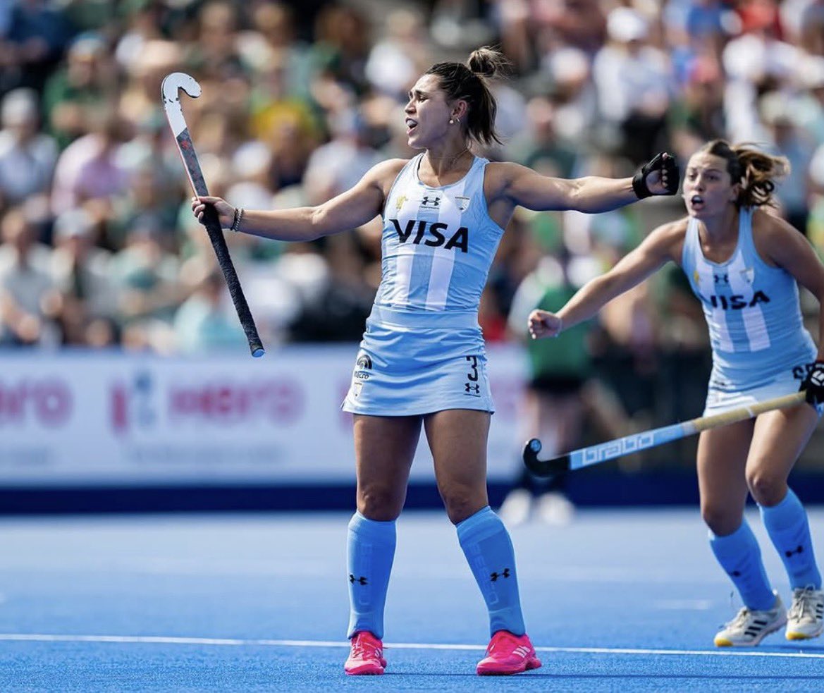 JoacoGonzalez88's tweet photo. 🏑 116 GOLES EN 163 PARTIDOS CON #LASLEONAS.

🏆 12 TANTOS EN 10 ENCUENTROS DE LA COPA DEL MUNDO.

AGUSTINA GORZELANY. 😮‍💨 https://t.co/TZaveATMAI
