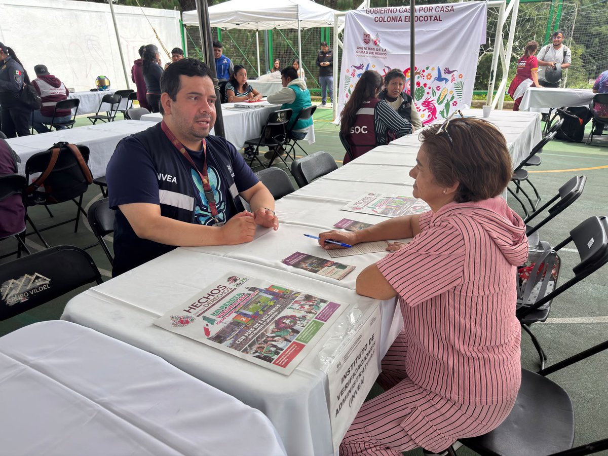 inveacdmx's tweet photo. Como parte del programa #CasaXCasa, personal del Instituto de Verificación Administrativa esta presente en el Centro de Mando de la colonia Ocotal, en la alcaldía #LaMagdalenaContreras, dando seguimiento a las necesidades de la gente. 🏡🤝

Estamos en territorio para escuchar, registrar y canalizar las inquietudes de las y los vecinos sin costo alguno, y asi  construir juntos una ciudad con mayor atención y cercanía. 🏙️✨

#CapitalDeLaTransformación #CXC