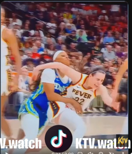 formerjbl's tweet photo. @silver_nba, @StephanieWhite, @CathyEngelbert, @kellykcurts, @AmberLCox
Why are you standing by and letting your star player get TACKLED on the basketball court and continually assaulted throughout the game without any fouls being called. Stephanie White, you need fired. https://t.co/TEF0zJEzxm