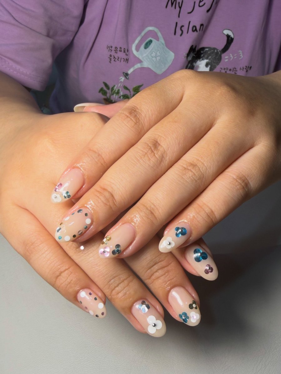karimsibai2's tweet photo. KIUS Nail 1:1 tại Nguyễn Thiện Thuật, Bình Thạnh. Không gian xinh, chăm móng tỉ mỉ. Nhắn tin Instagram _kiusnail hoặc gọi 0913323073 để được tư vấn và đặt lịch. https://t.co/pMPpoK9WCj