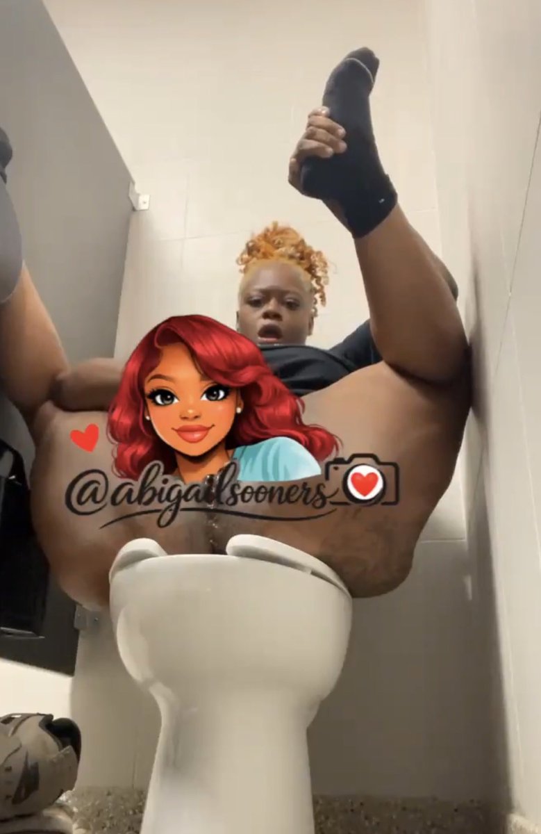 Lolean_p's tweet photo. @AbigailSooners Yo ole ugly fat ass in public bathrooms being a ho. 50$ FaceTime ass ho🤣. I ain’t arguing with no bitch who body built like she had liter of puppies. I’m seeing u be a whore for free. Oatmeal belly having ass bitch. https://t.co/M6tK51IBy0