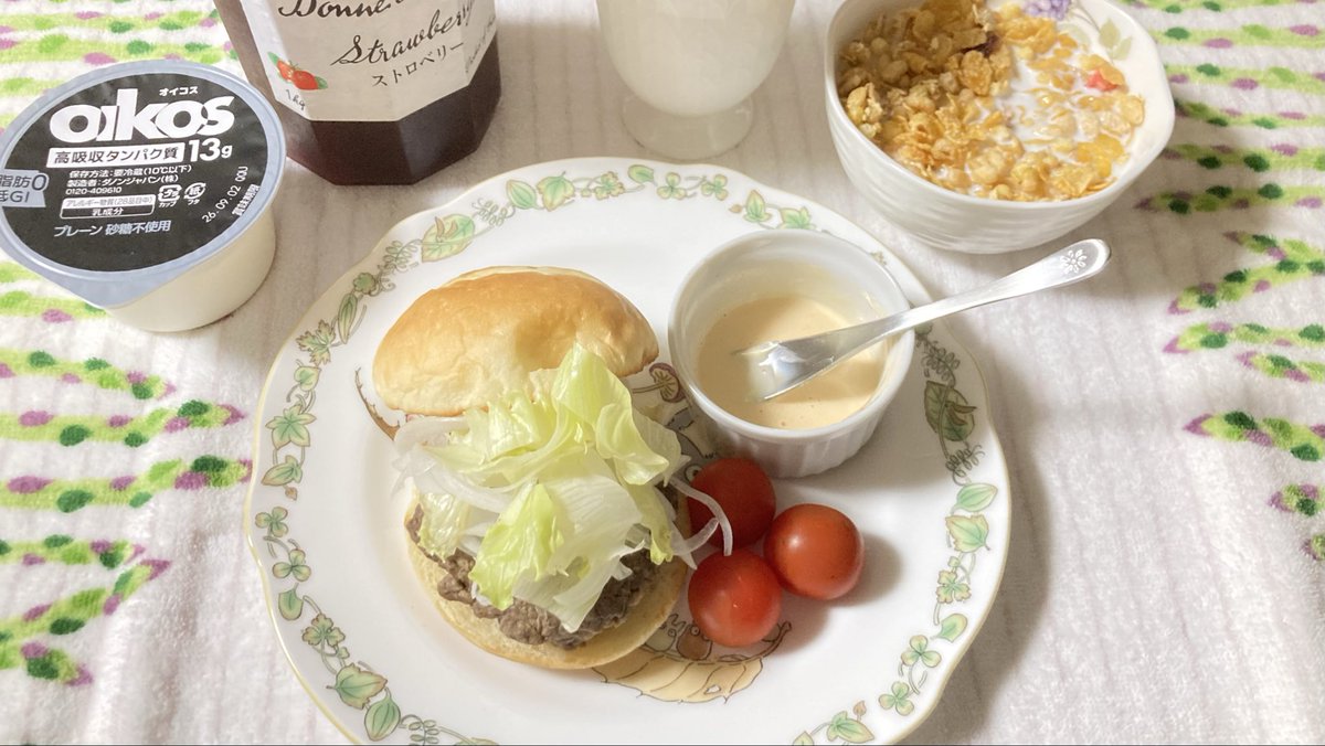 renrenren117's tweet photo. 朝ごはん🍔相方用

#japan
#breakfast
#おうちごはん
#おうちごはん𓎩𓌉𓇋 https://t.co/VtSQ82O9HO