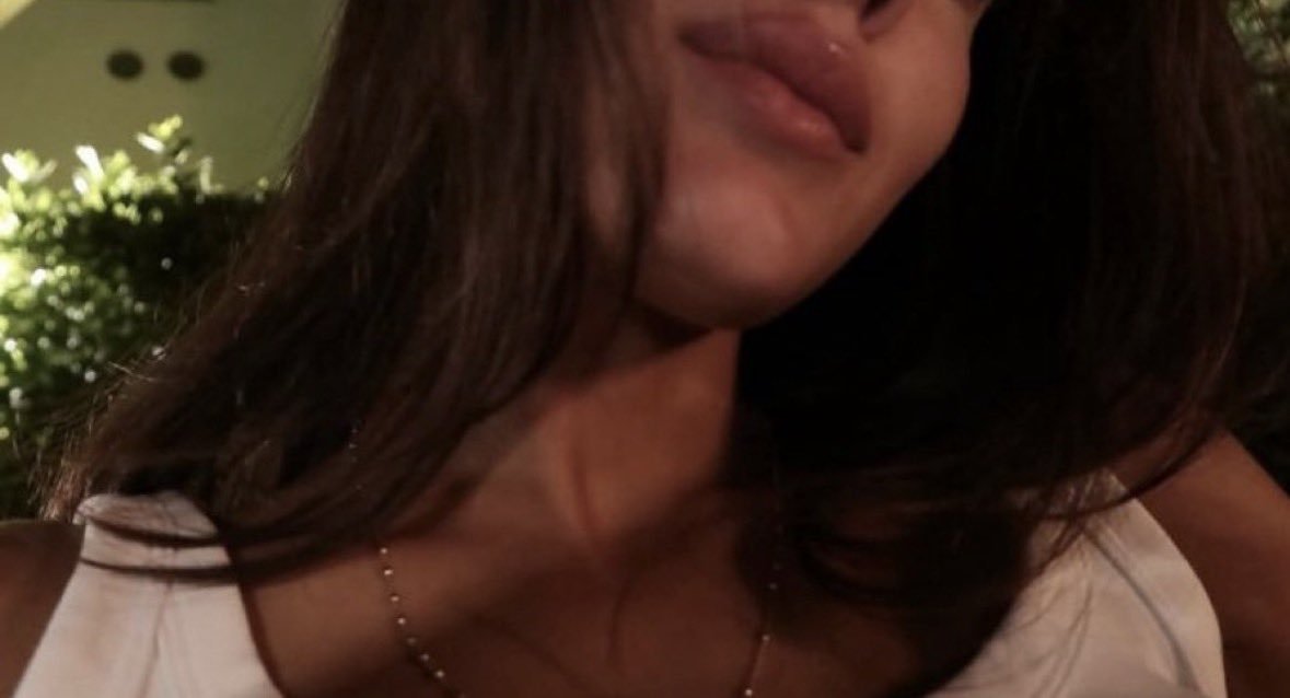 _Bri1's tweet photo. She really said: let me ruin everyone’s concentration. 💋 https://t.co/caAYU7KfK4