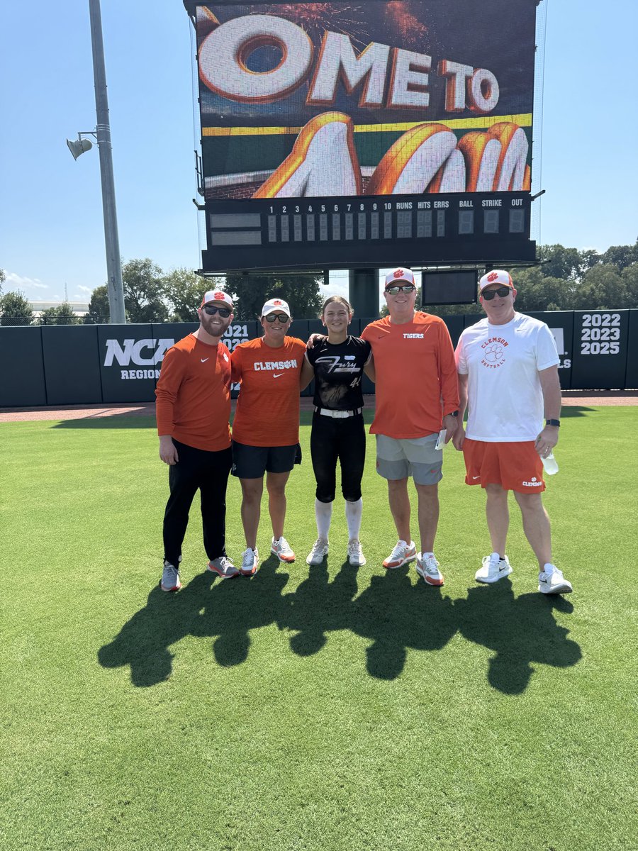daily_marley's tweet photo. i attended the clemson camp this past weekend, i’m am so happy and grateful for the opportunity to come out and showcase my abilities! thank you to all coaches and players who helped me learn new things throughout the camp!
go tigers!🧡💜 @clemsonsoftball @rittmanjohn https://t.co/zn36tesgrO