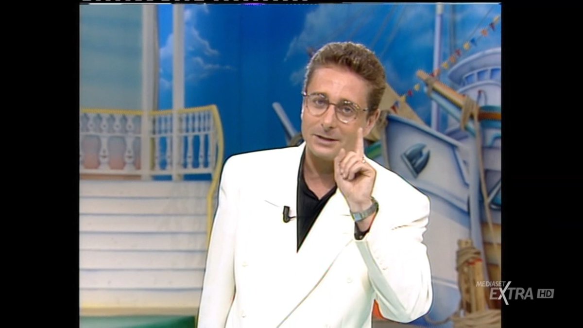 thisismassimo_'s tweet photo. In questo sabato, tre proposte in un giorno con protagonista Paolo Bonolis: ore 01:00 #BelliFreschi e ore 07:05 #TiraeMolla su #MediasetExtra e ora #CiaoDarwin su #Canale5 https://t.co/RdvWRvCcoA