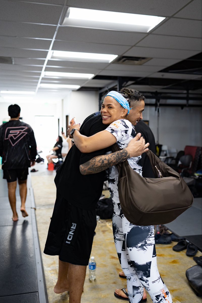 dionebarbosamma's tweet photo. Yesterday I was at Carlos Prates’ Seminars, it was amazing. He is an amazing human being and loves what he does, thank you for the Champ training.  @thenightmare170 🦵🏽 https://t.co/aZXR7ZT8nY