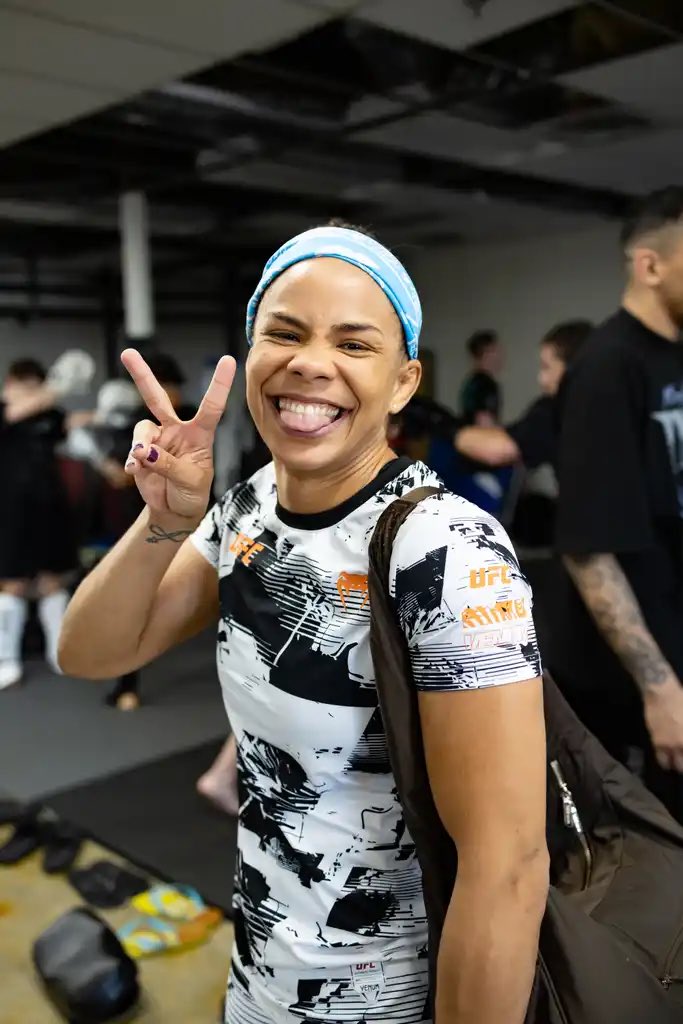 dionebarbosamma's tweet photo. Yesterday I was at Carlos Prates’ Seminars, it was amazing. He is an amazing human being and loves what he does, thank you for the Champ training.  @thenightmare170 🦵🏽 https://t.co/aZXR7ZT8nY