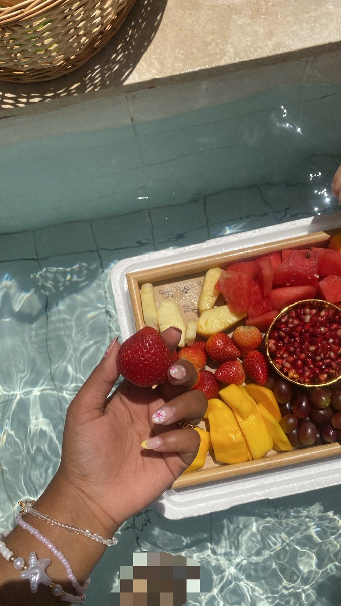 renad_1st's tweet photo. 🍓🌊 https://t.co/BFMWEh4XKm