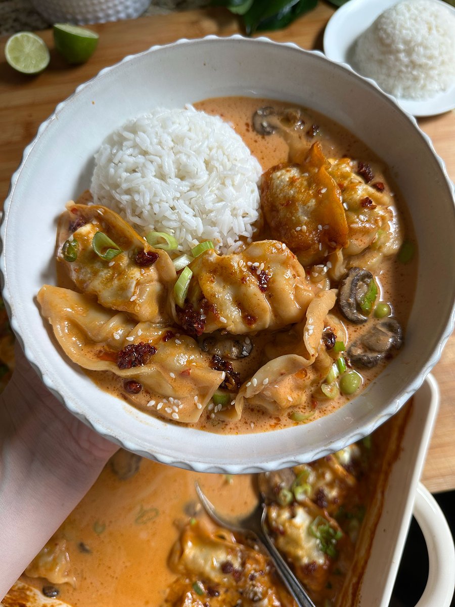 liveeatlearn's tweet photo. I made a vegetarian version of the viral dumpling bake. I could drink the red curry sauce with a spoon! The recipe is here: https://t.co/Ajc8Dp4p27 https://t.co/xTmHVEN0pt