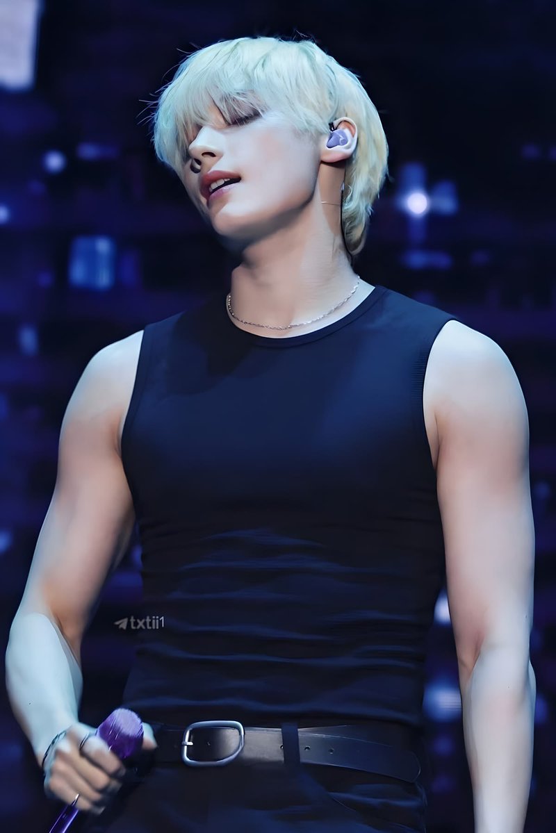 txtadamlar's tweet photo. [14.08]
🖤

COUNTLESS LOVE WITH HUENINGKAI
#StickWithHue
#한여름의다정한선물울닝카이
#永遠に輝く天使ヒュニンカイ
#HUENINGKAI #휴닝카이
#투모로우바이투게더 #TOMORROW_X_TOGETHER #TXT https://t.co/B5sQ28UI2Y